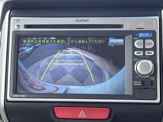 納車前には併設しております整備工場にて法定点検整備を行なってお渡ししております。