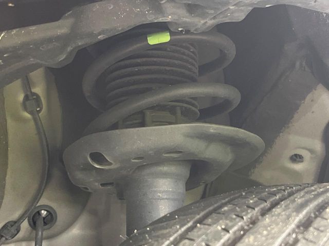 お車を安心してお乗りいただく為には、足回りの定期点検が欠かせません。サービスサポート（有償保証）では無料点検もご提供しており、安心のカーライフをお過ごしいただけるサポート体制が整っています。