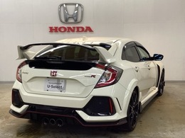 Honda認定中古車 U-Selectは3つの安心をお約束します。　1　Hondaのプロが整備した安心。 2　第三者機関がチェックした安心。　3　購入後もHondaが保証する安心。