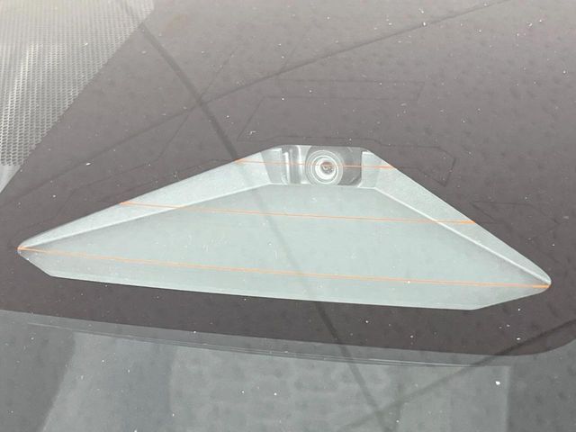 【トヨタセーフティセンス】走行中に前方の車両等を認識し、衝突しそうな時は警報とブレーキで衝突回避と被害軽減をアシスト。より安全にドライブをお楽しみいただけます。