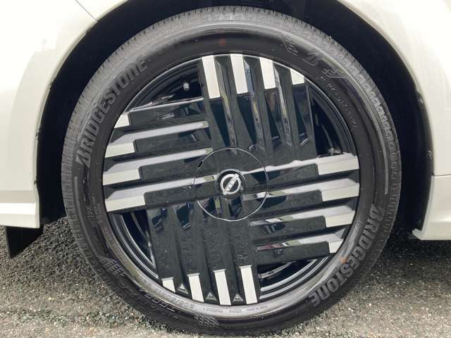 お車に合ったデザインのホイールになっています！