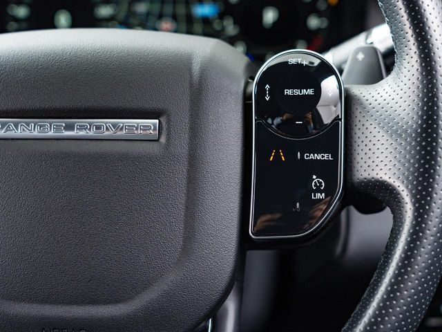 アダプティブクルーズコントロールはミリ波レーダー、ステレオカメラにより前方の車両の速度に合わせ安全な車間を保ち、先進のクルージングをサポート。安心・快適なドライブをサポートいたします。