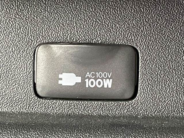 メーカーOPの【AC100V電源】を装備。携帯やノートパソコンの充電など家庭用電化製品を車の中で思う存分お楽しみいただけます。