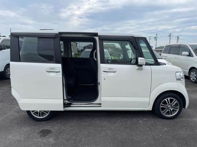 各種新車・中古車販売。車検・整備・鈑金塗装・修復車引き上げ作業・保険加入・事故修理。ご希望の、おくるま探します。お気軽に、声をかけてください。「0078-6002-520618」カーセンサーを見たとお伝えください。