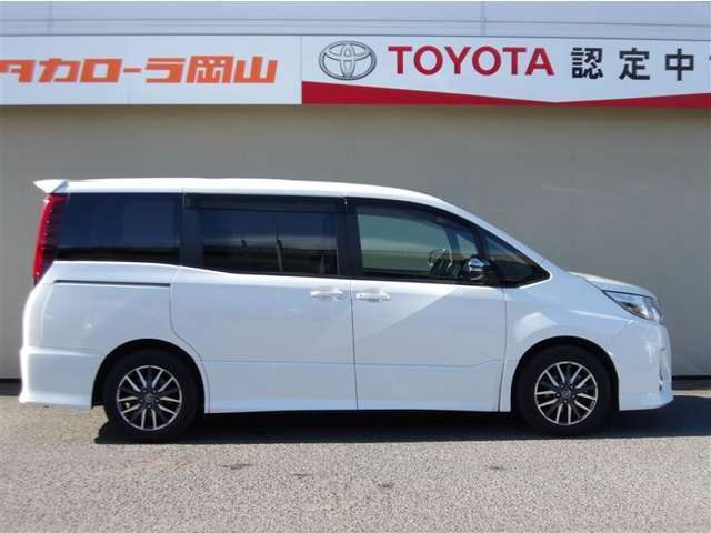 両側パワースライドドア付きだから、狭い駐車スペースなどでの 乗り降りラクラク！小さなお子さまのいるご家庭には嬉しい装備。
