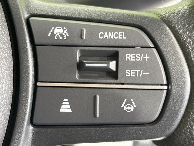 【アダプティブクルーズコントロール】高速道路での長距離走行が楽に！！自動で速度を保つクルーズコントロールが、衝突軽減システムと連携し、前方の車両を感知して車間を保つように速度調節してくれます！！