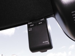 ◆ドライブレコーダー◆映像・音声などを記録する自動車用の装置です。　もしもの事故の際の記録はもちろん、旅行の際の思い出としてドライブの映像を楽しむことができます。