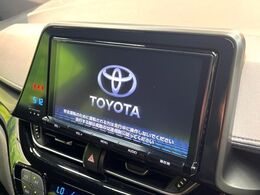 【純正9型ナビ】人気の純正ナビを装備。オーディオ機能も充実しており、Bluetooth接続すればお持ちのスマホやMP3プレイヤーの音楽を再生可能！毎日の運転がさらに楽しくなります！！