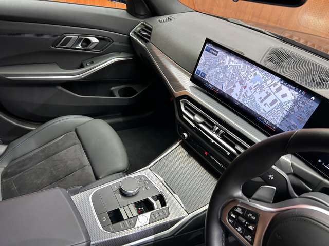 輸入車ディーラー採用のドライブレコーダーも選べます。万が一の事故の際のお守りとしていかがでしょうか？その他様々なオプションをご用意しております。