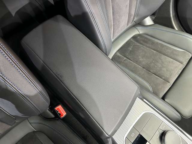 ご遠方の場合でも、下取り車両の金額を概算でお出しすることは可能でございます。車検証をお手元に、走行距離をご確認の上お問い合わせくださいませ。
