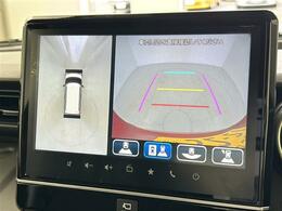 【全方位モニター】クルマを真上から見下ろした視点で駐車をサポートします！死角からの障害物にいち早く気が付くことができます。