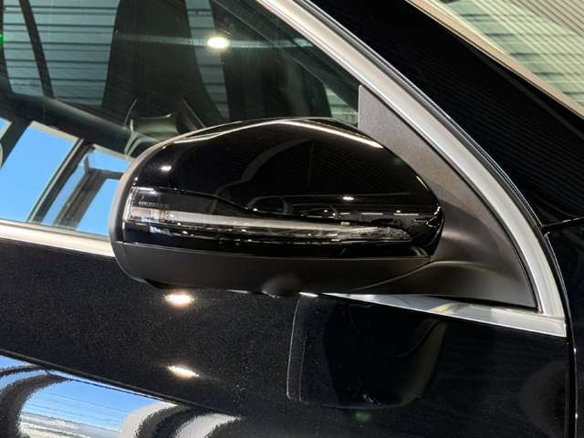 メルセデスの認定中古車「サーティファイドカー」には、最大100項目にも及ぶ点検・整備項目が設定されています＞