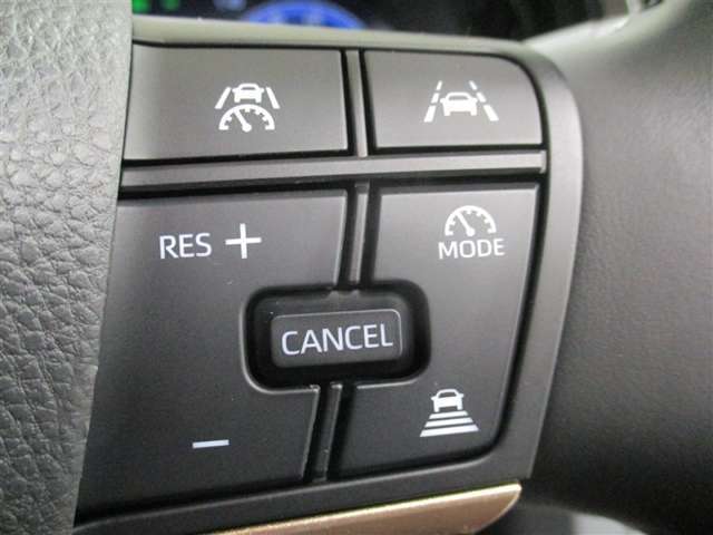 レーダークルーズコントロール♪レーダーとカメラで先行車を認識し、車速に応じた車間距離を保ちながら追従走行を支援します♪ロングドライブを快適にし、高速道路での渋滞やノロノロ運転をサポートします♪