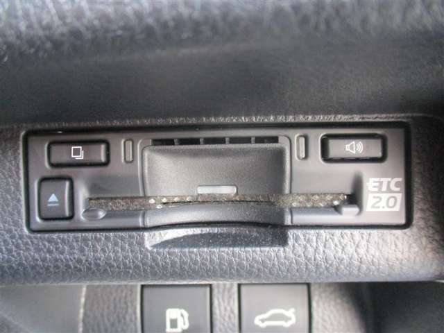 お得で便利なETCを装備♪ETCのメリットは料金がお得になるだけではありません！ETC専用出口ではスーイスイっと停止ぜずに通過できることもメリットです☆