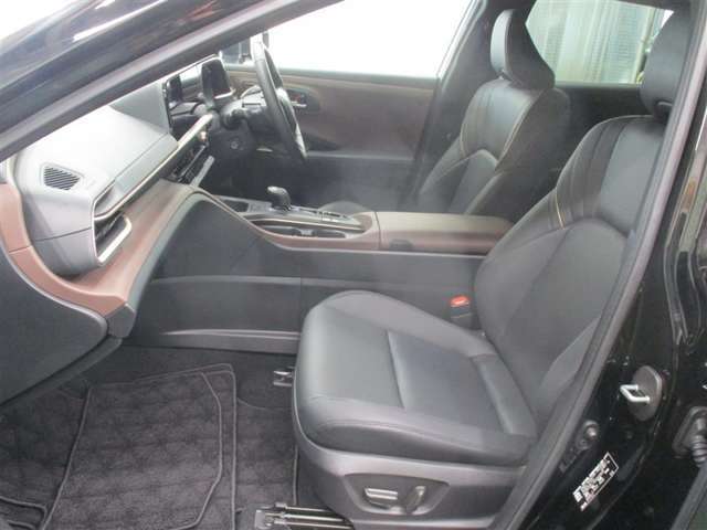 『トヨタ認定中古車』とはトヨタ中古車の3つの安心を兼ね備えており　（安心1）車の状態がわかる車両検査証明書付！（安心2）キレイで気持ちいいまるごとクリーニング済！（安心3）安心なロングラン保証付！