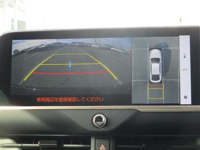 パノラミックビューモニター＆バックモニター♪車両の前後左右に搭載した4つのカメラの映像を合成し、車を真上から見ているような映像を表示♪