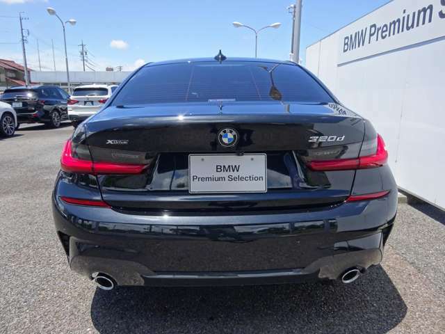 BMW正規販売店のお車は、全てのお車にBMW認定中古車保証書が発行されます。保証約款もございますので、保証内容が明確でございます。お客様にご安心してお乗り頂けますよう、全力でお客様をサポート致します。