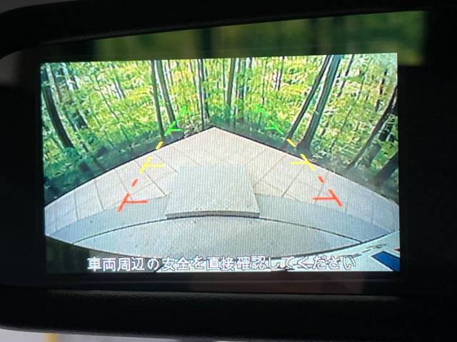 【バックカメラ】駐車時に後方がリアルタイム映像で確認できます。大型商業施設や立体駐車場での駐車時や、夜間のバック時に大活躍！運転スキルに関わらず、今や必須となった装備のひとつです！