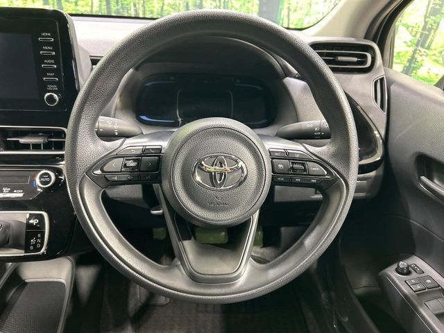 インテリアに合わせたデザインのステアリングは、運転される方のことも考え、運転しやすい形状、大きさです。是非一度、実際に触ってお確かめください。