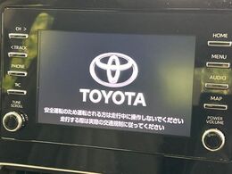 【ディスプレイオーディオ】お手持ちのスマートフォンとの連携で、ナビや音楽再生など各種アプリを使用可能。スマホに近い感覚でお使いいただけます♪