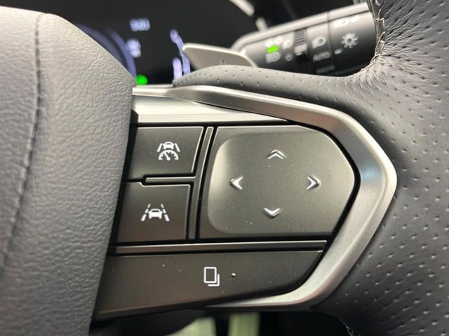 【レーダークルーズコントロール】高速道路での長距離走行が楽に！！自動で速度を保つクルーズコントロールが、衝突軽減システムと連携し、前方の車両を感知して車間を保つように速度調節してくれます！！