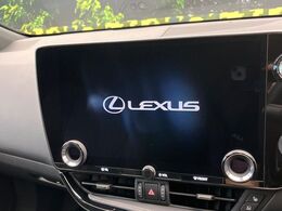 【メーカー純正ナビ】インテリアに溶け込むスタイリッシュな「専用設計」メーカーナビを装備♪視認性や操作性など基本性能にも優れ、より上質なカーライフをお楽しみいただけます。