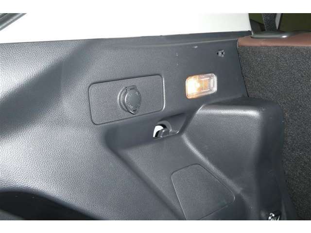 12V120W電源ソケットも付いています！
