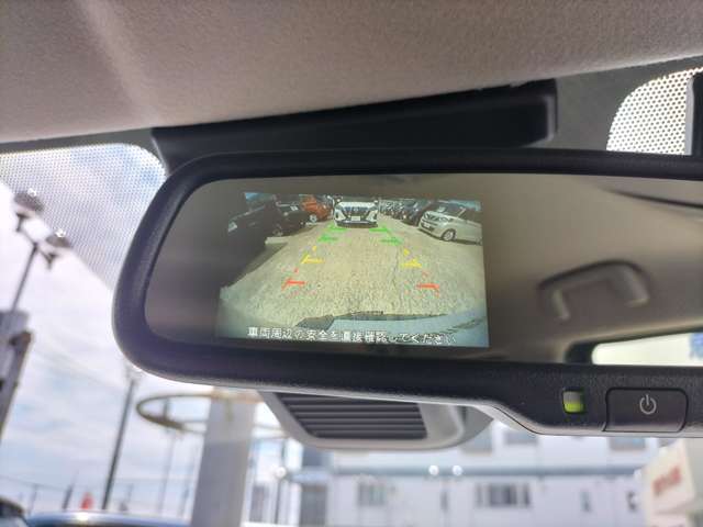 バックモニター付きなので苦手な車庫入れも安心です。