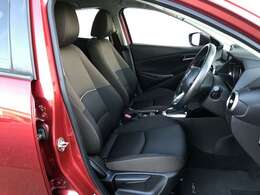 【運転席シート】へたりがちな運転席も大きなへたりがなく、綺麗な状態です。