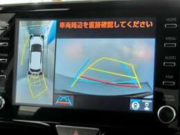 パノラミックビューで車庫入れも安心