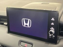 【大画面ナビ】人気の大型9インチナビを装備。存在感のある大画面はインパクト大！ナビ利用時のマップ表示は見やすく、テレビやDVDは臨場感がアップ！いつものドライブがグッと楽しくなります♪