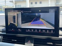 サラウンドビューカメラ『車両の4つのカメラから得た映像を合成し、上空から眺めているような映像をモニターに映し出します。車両周辺の歩行者や障害物などの発見に役立ちます。』
