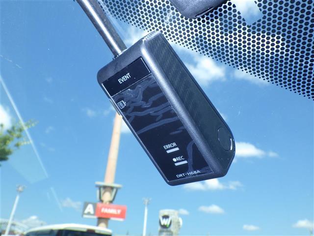 【ドライブレコーダー】映像・音声などの運転中の記録を残します。事故などを起こした起こされた時の証拠になりえますので、もしも時でも安心ですね。