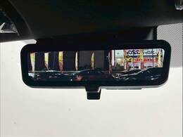 【デジタルインナーミラー】を搭載しております。ミラーにより後方確認ができますので、駐車の際などに役立ちます。