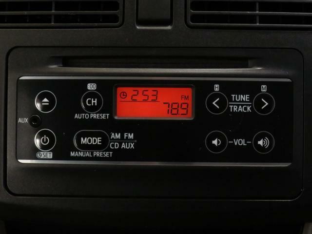 AM/FMラジオ付き。ラジオで休憩を楽しんだり交通渋滞や天気などの情報を取り入れられます。CD再生できます。