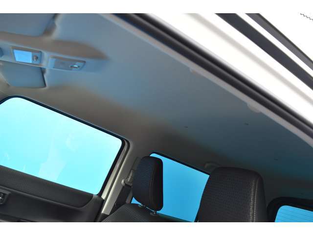 届出済未使用車にエアロパーツカスタムを行っておりますのでもちろん車内はとっても綺麗な状態です！車内カスタムも承れますので、お気軽にご相談下さいね！オシャレなハスラーを自慢の愛車にしてください！