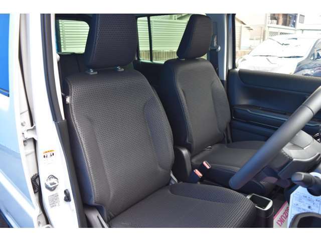 タフワイルドグレードのシートは専用シートになっております！撥水加工も施されておりますよ！車内カスタム追加でシートカバーなども装着いただけますのでお気軽にご相談下さい！