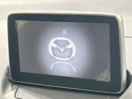 【マツダコネクトナビ】車内の雰囲気にマッチした一体型タイプのナビ。各種車輌設定やBluetooth再生等、様々な機能が楽しめます。直感的なダイヤル操作が可能で、使い勝手も良好です。