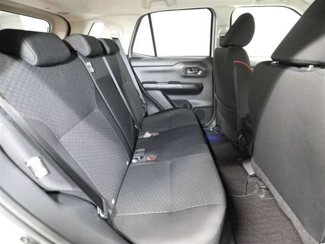 もちろん後席もきれいにリフレッシュ済み☆徹底洗浄、消臭・除菌も実施済みです。是非ご覧になってください♪