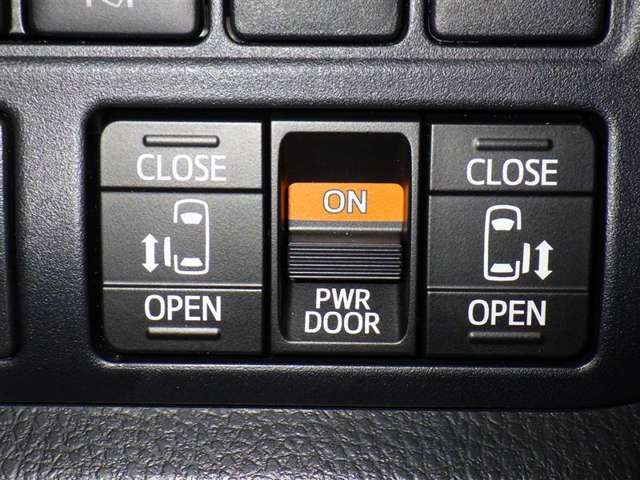 両側電動スライドドアで狭い所でも乗り降り楽々です！
