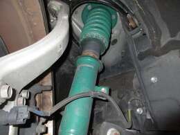 お好みの高さに調整可能な、車高調付き！クルマとの一体感を保ちながら地を這うような安定感に満ちたコーナリングを楽しめます。