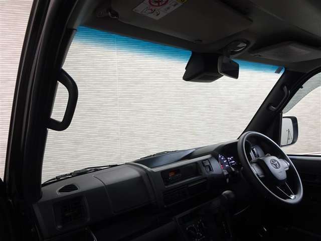 見通しのよいすっきりとした視界で、誰でも運転しやすいです。運転のしやすさは疲れにくさにも繋がりますよ♪