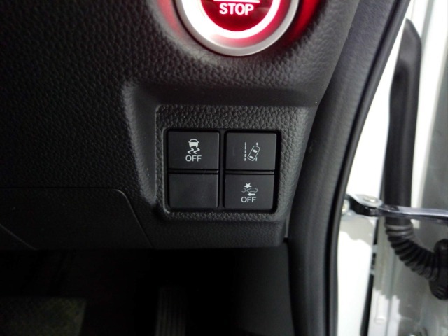 多彩な安心・快適機能を搭載した先進の安全運転支援システムのHonda　SENSINGを搭載しております。