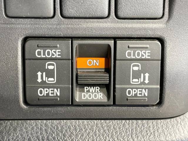 【両側パワースライドドア】スマートキーや運転席のスイッチで後席両側スライドドアの開閉が可能♪電動だから力を入れてドアを開ける必要が無く、小さなお子様でも簡単に開け閉めでき快適です♪