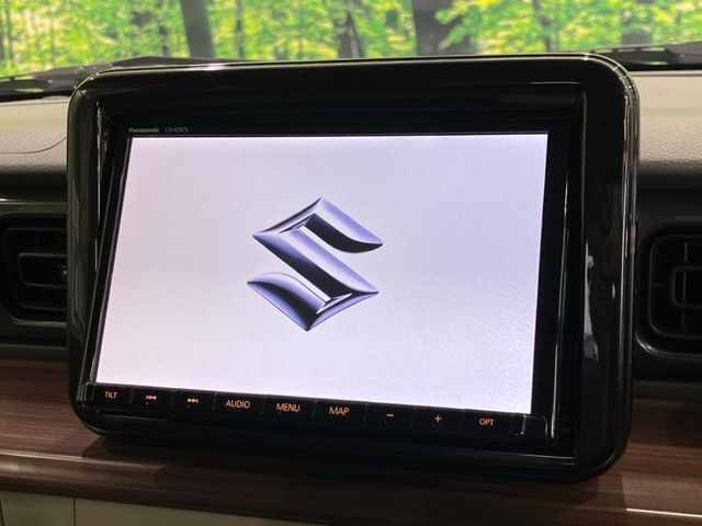 【メーカー純正ナビ】インテリアに溶け込むスタイリッシュな「専用設計」メーカーナビを装備♪視認性や操作性など基本性能にも優れ、より上質なカーライフをお楽しみいただけます。