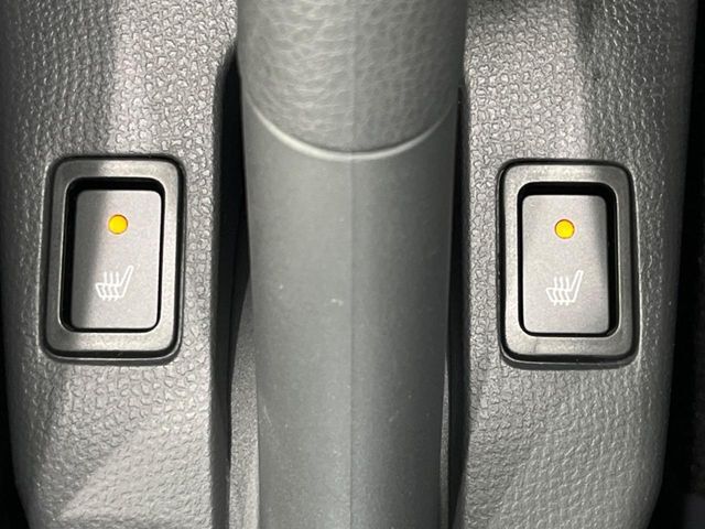 【シートヒーター】寒い日に重宝するシートヒーター！エアコンより早く温まってくれるので寒がりの人も安心ですね♪エアコンの温風は乾燥するから苦手、という方にもをおすすめです。