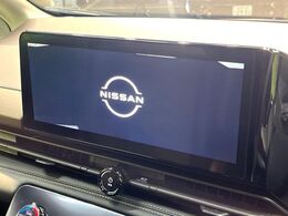 【大画面ナビ】人気の大型ナビを装備。存在感のある大画面はインパクト大！ナビ利用時のマップ表示は見やすく、テレビやDVDは臨場感がアップ！いつものドライブがグッと楽しくなります♪