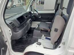 助手席シートは跳ね上げです！