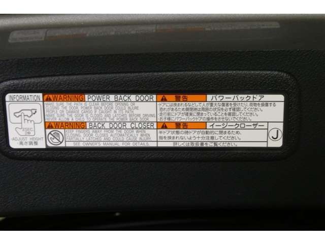 後ろが狭くてもサッと積める。途中で止められる安心のバックドア。後ろの駐車スペースが狭い時に重宝しますよ♪