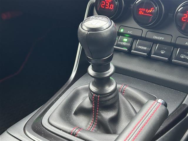 【　シフト　】シフトも操作しやすく快適なドライブを楽しんでいただけます。